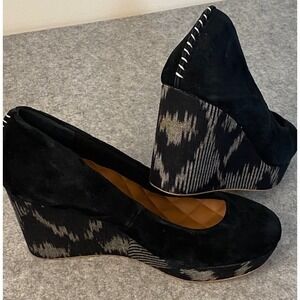 Women's Black Suede Patterned Wedge Pumps
